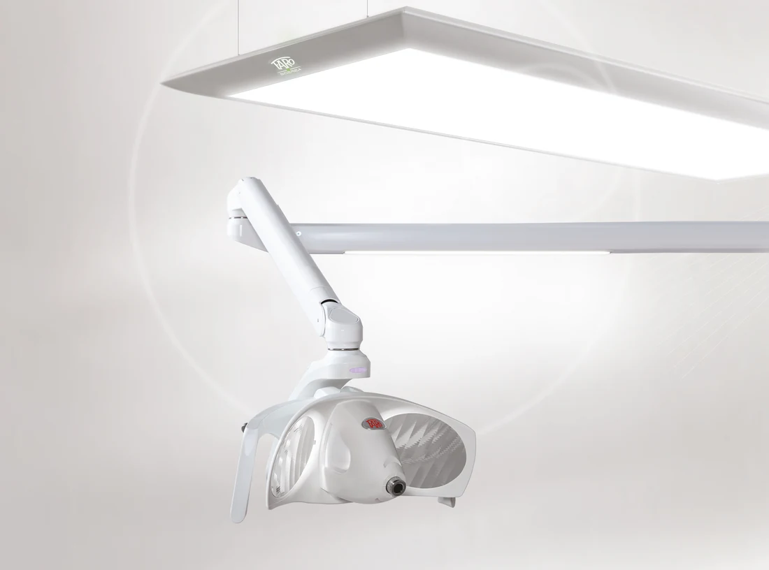 Behandelkamer met Faro Sidèrea plafondlamp en Faro EVA met Theia Tech